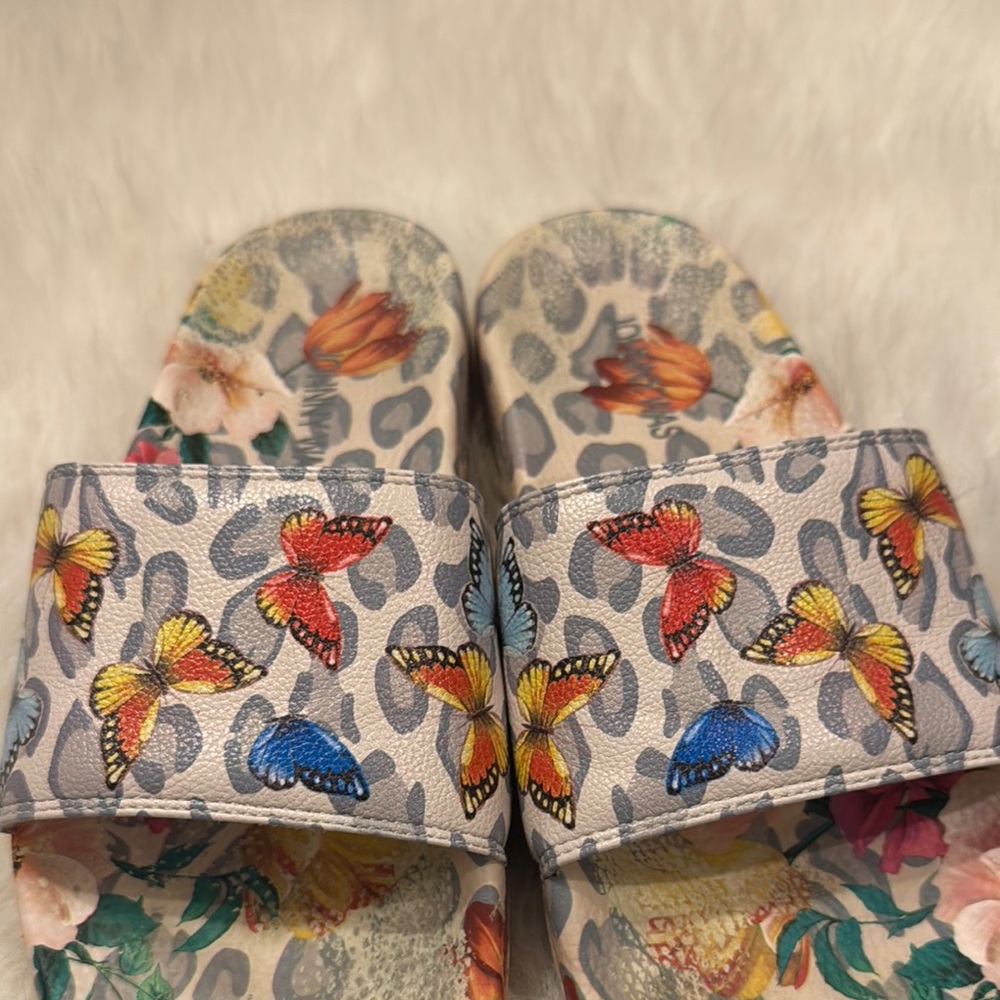 Johnny Was Leopard Butterfly Blue and Red Sandals Floral Design Size 7 pre-owned - Picture 2 of 9